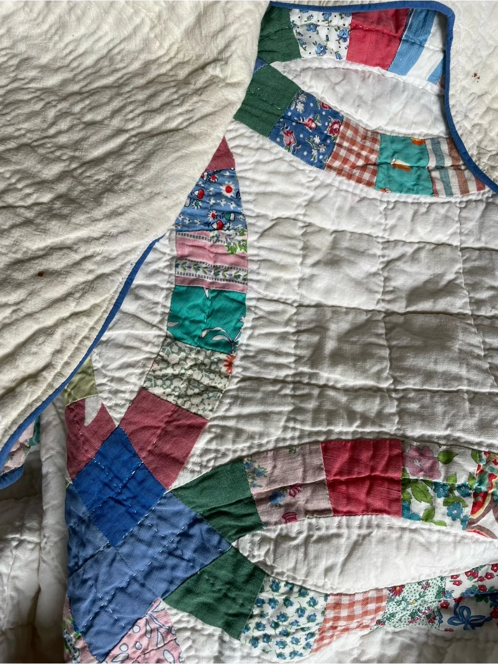 Vintage Double Wedding Ring Quilt Feed Sack Scalloped Patchwork 92x74